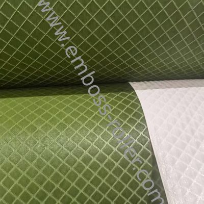 Genişliği 600-1600 mm, uzun hizmet ömrü ve yüzey sertliği HV1100/HRC62 ile embossing rulo